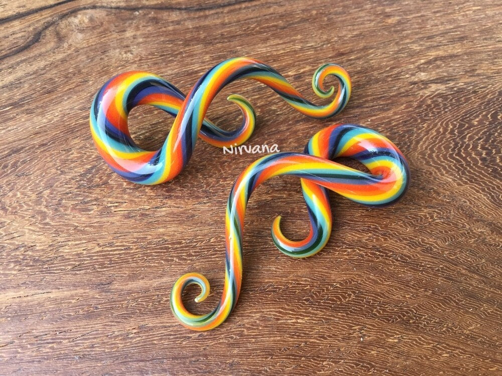 1 Pair (2 Pieces) Rainbow Classic Twist Pattern Glass Curly Note Shapes