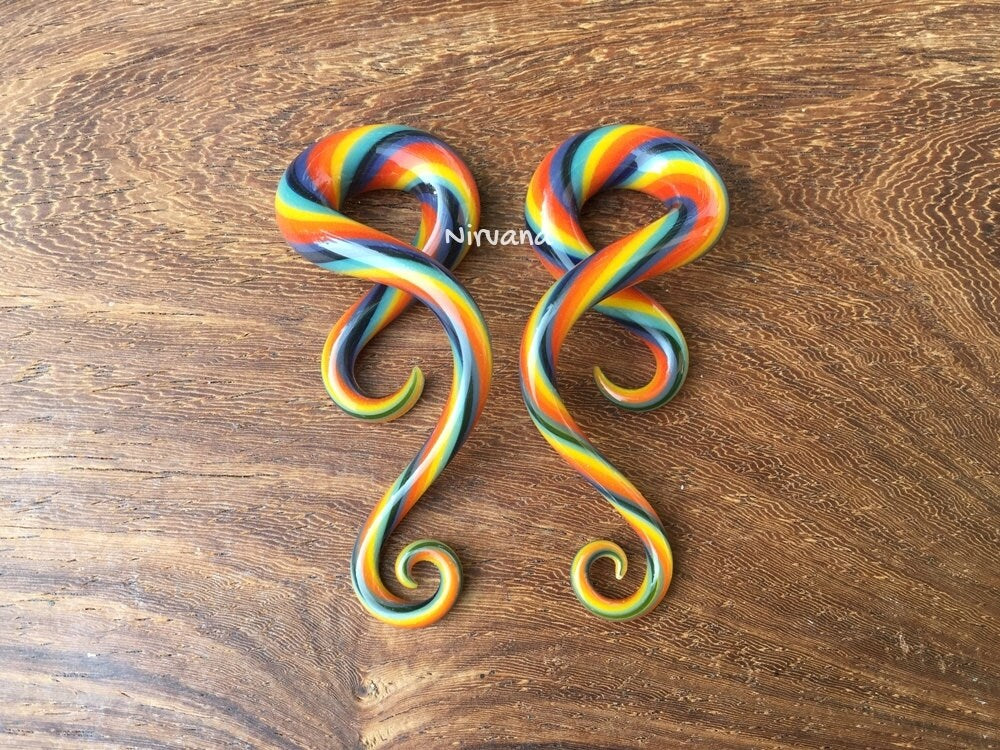 1 Pair (2 Pieces) Rainbow Classic Twist Pattern Glass Curly Note Shapes