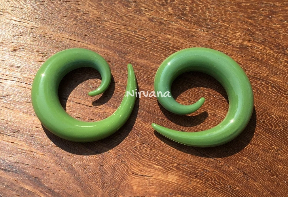 1 Pair (2 Pieces) Jade Green Classic Spirals