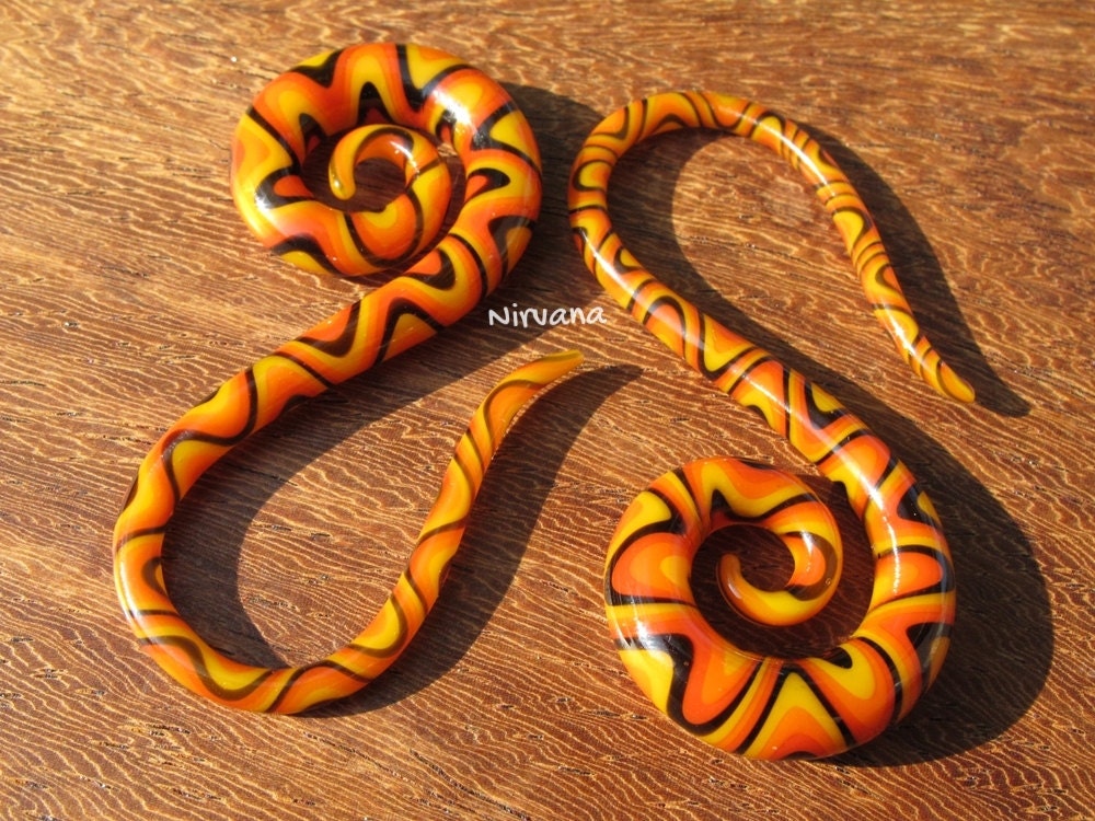 1 Pair (2 Pieces) Orange/Red/Yellow/ Black Snake Pattern Glass Swans