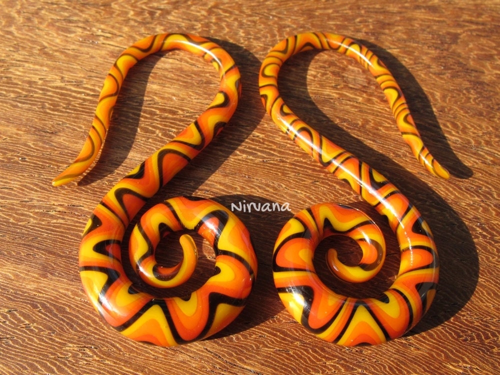 1 Pair (2 Pieces) Orange/Red/Yellow/ Black Snake Pattern Glass Swans