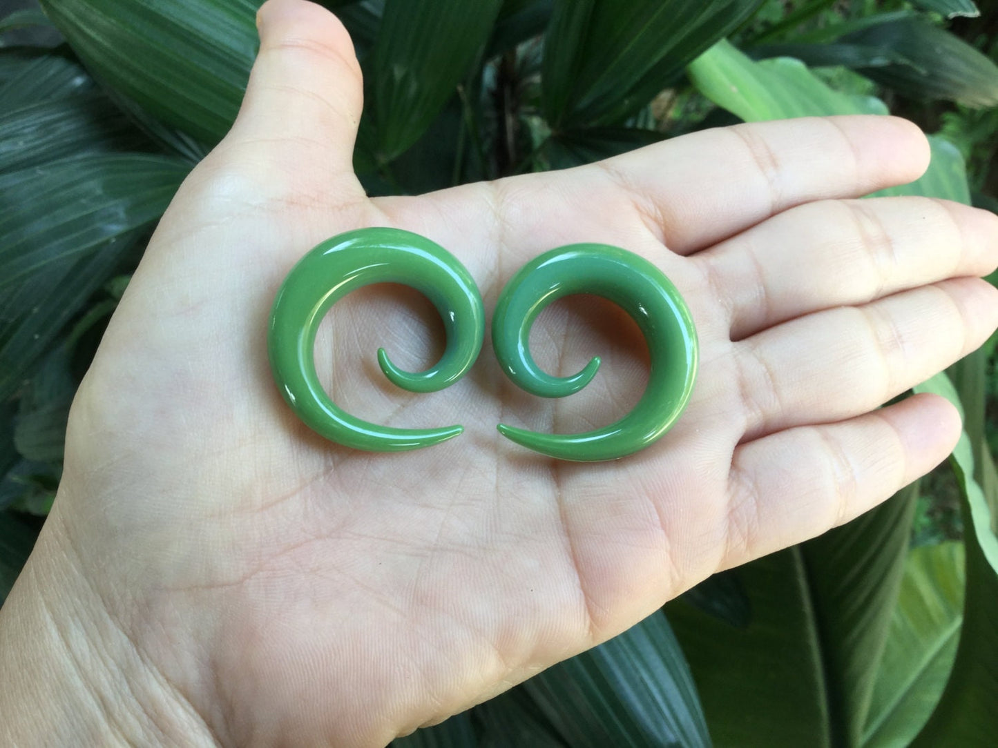 1 Pair (2 Pieces) Jade Green Classic Spirals