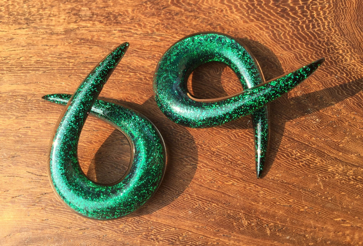 1 Pair (2 Pieces) Emerald Green Dichroic Glass Single Twists Spirals