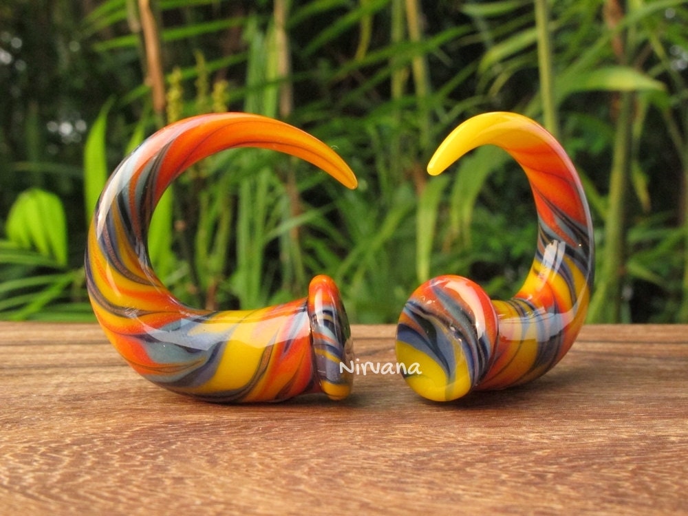 1 Pair (2 Pieces) Rainbow Claws in the Free-Style Pattern