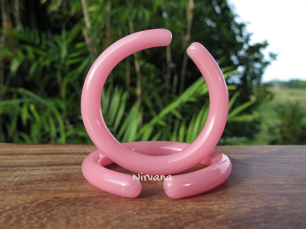 1 Pair (2 Pieces) Nirvana's Pink Glass Hoops