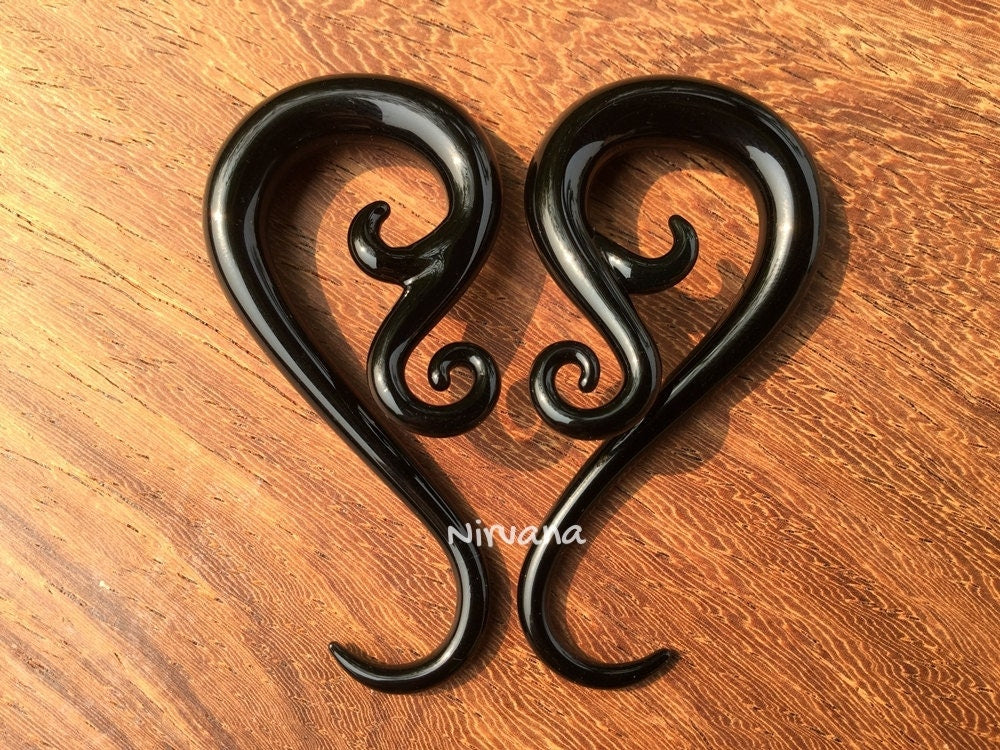 1 Pair (2 Pieces) Black Color Glass Venus Spirals