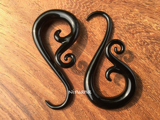1 Pair (2 Pieces) Black Color Glass Venus Spirals