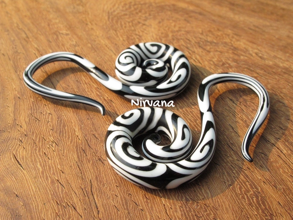 1 Pair (2 Pieces) Black & White Tribal Swirl Pyrex Glass Swan Spirals
