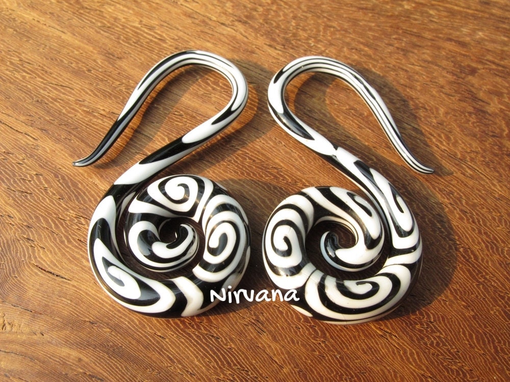 1 Pair (2 Pieces) Black & White Tribal Swirl Pyrex Glass Swan Spirals