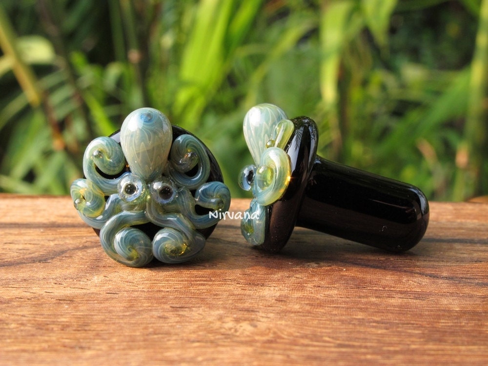 1 Pair (2 Pieces) Pyrex Glass Exotic Green/Blue Octopus on Black Plugs