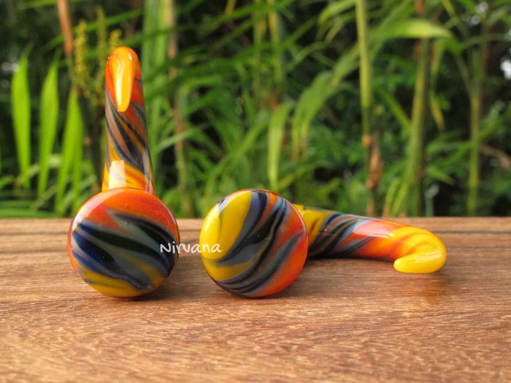 1 Pair (2 Pieces) Rainbow Claws in the Free-Style Pattern