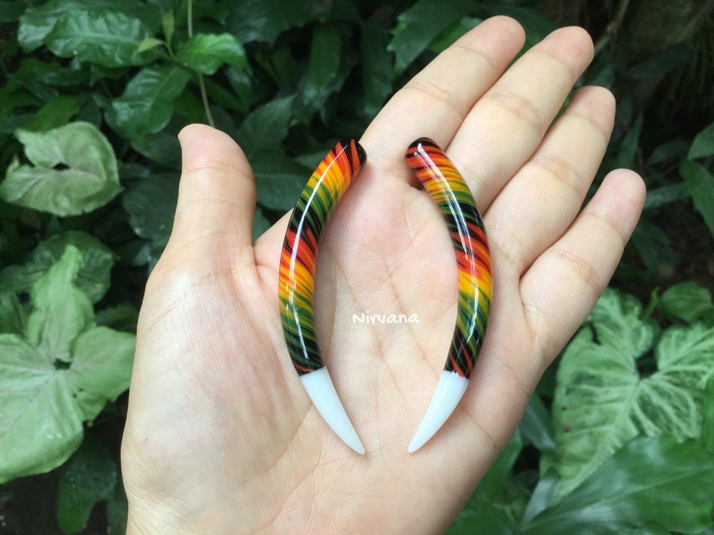 1 Pair (2 Pieces) Pilot's Rasta Tusks Talons with White Tips