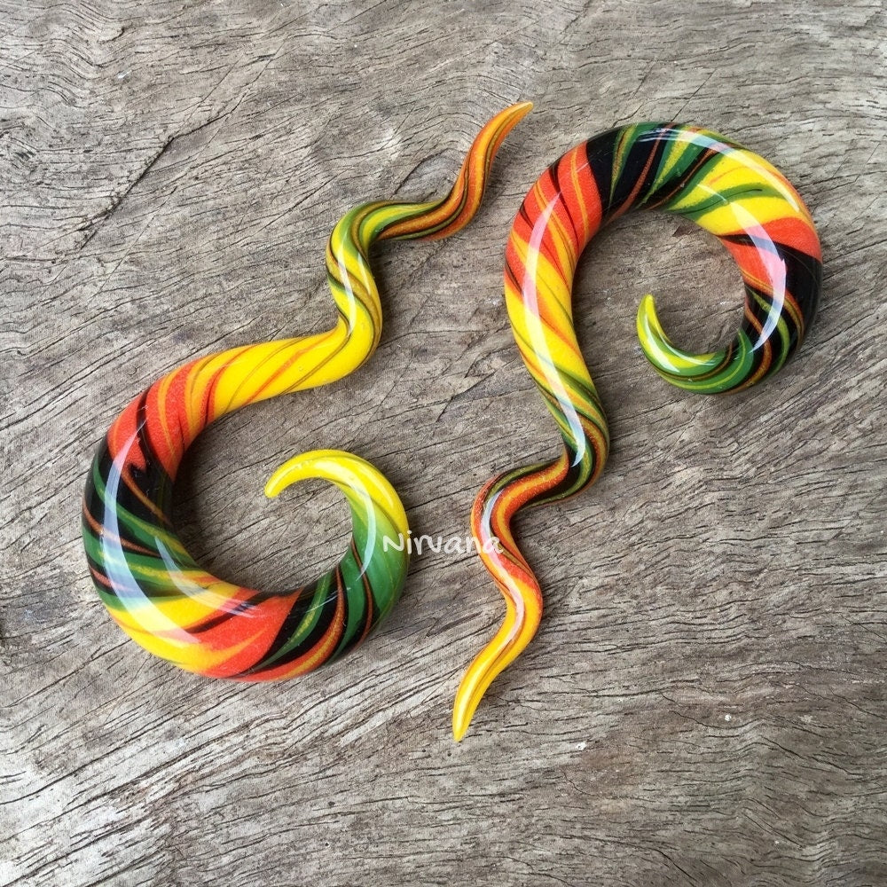 1 Pair (2 Pieces) Rasta Free-Style Spiral Drops Glass Shapes