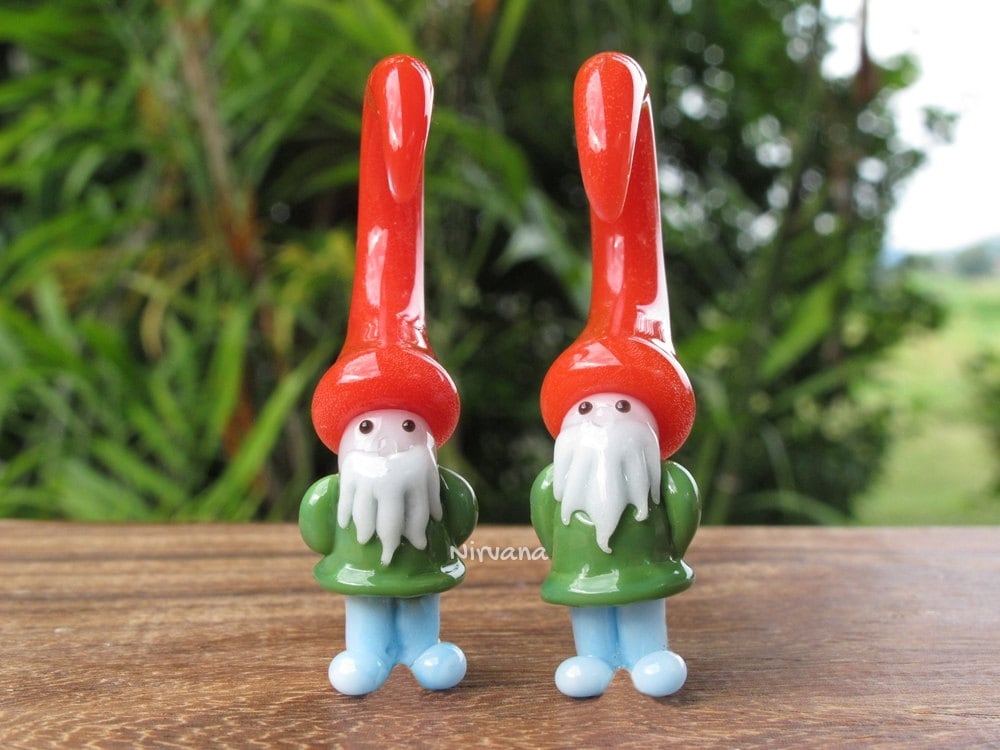 1 Pair (2 Pieces) Green Shirt Gnome Claw Gauges
