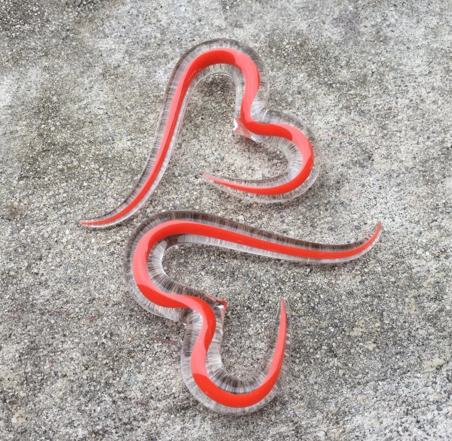 1 Pair (2 Pieces) Encased Red Heart Spirals