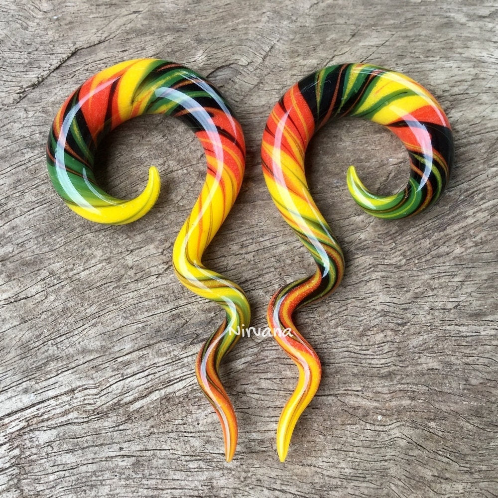 1 Pair (2 Pieces) Rasta Free-Style Spiral Drops Glass Shapes