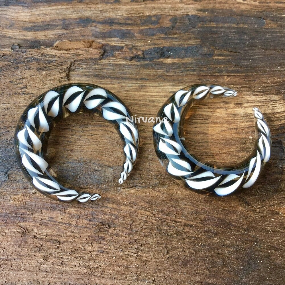 1 Pair (2 Pieces) Glass Black & White Encased Twist Septum Pinchers
