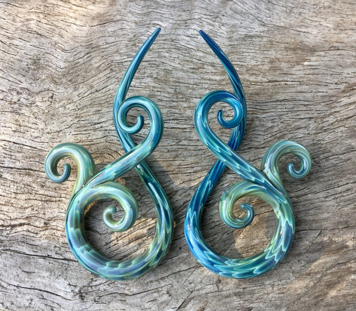 1 Pair (2 Pieces) Exotic Light Green Bonita Spirals