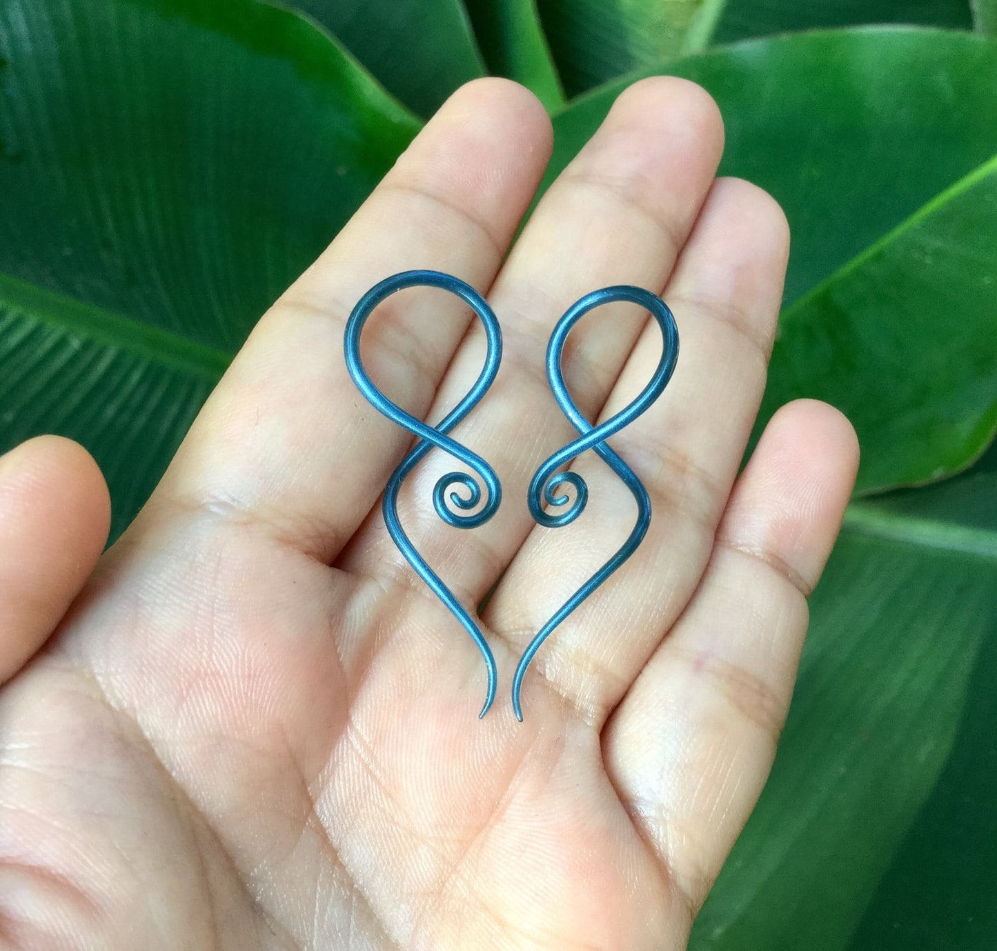 1 Pair (2 Pieces) New Photos Solid Color Unobtanium Glass Note Spirals