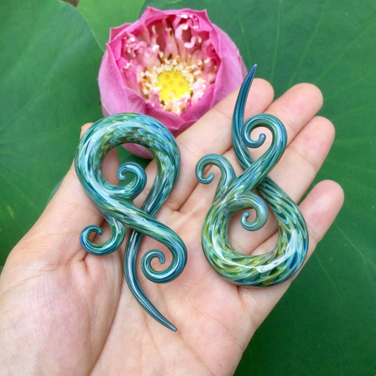 1 Pair (2 Pieces) Exotic Light Green Bonita Spirals