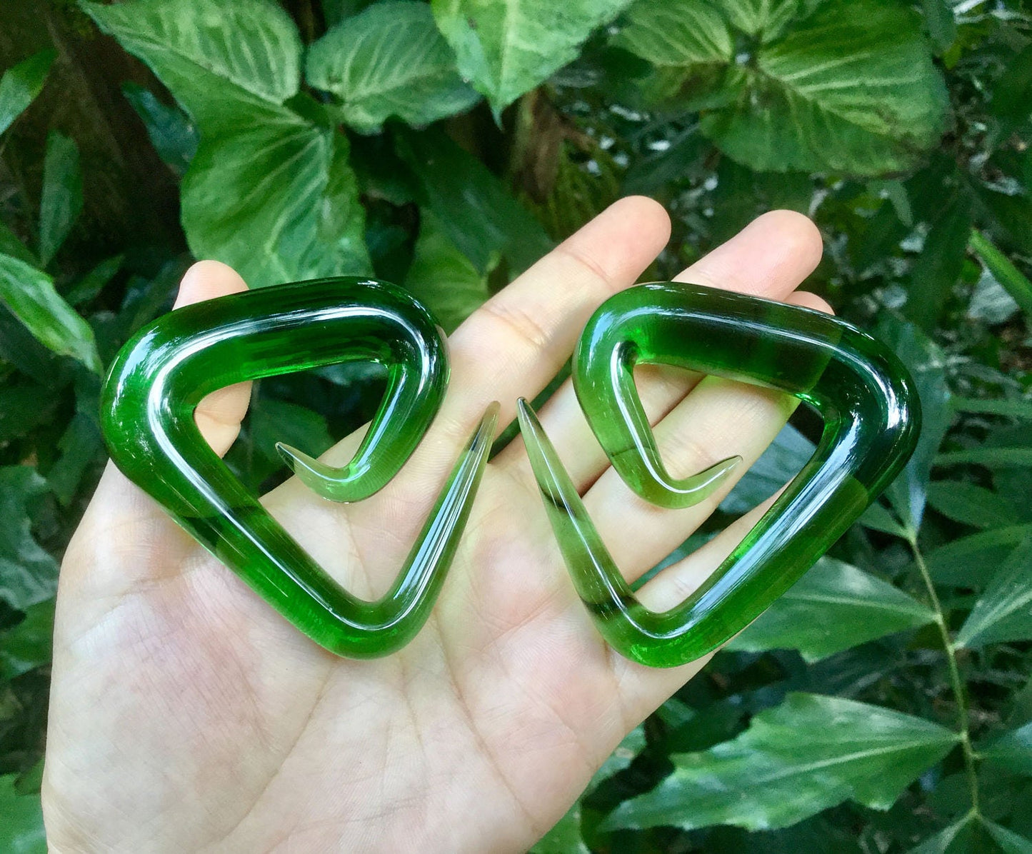 1 Pair (2 Pieces) Translucent Green Triangle Spirals