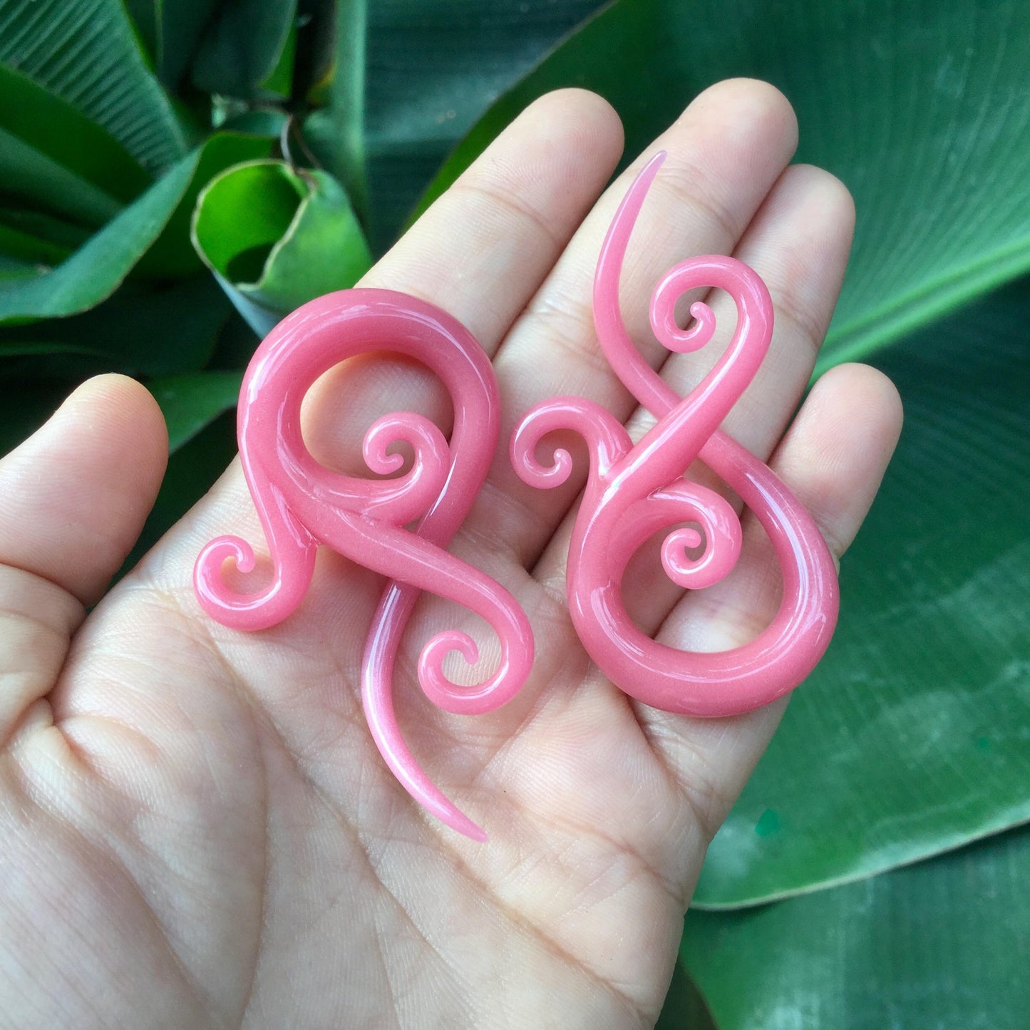 1 Pair (2 Pieces) Dark Pink Bonita Ear Spirals