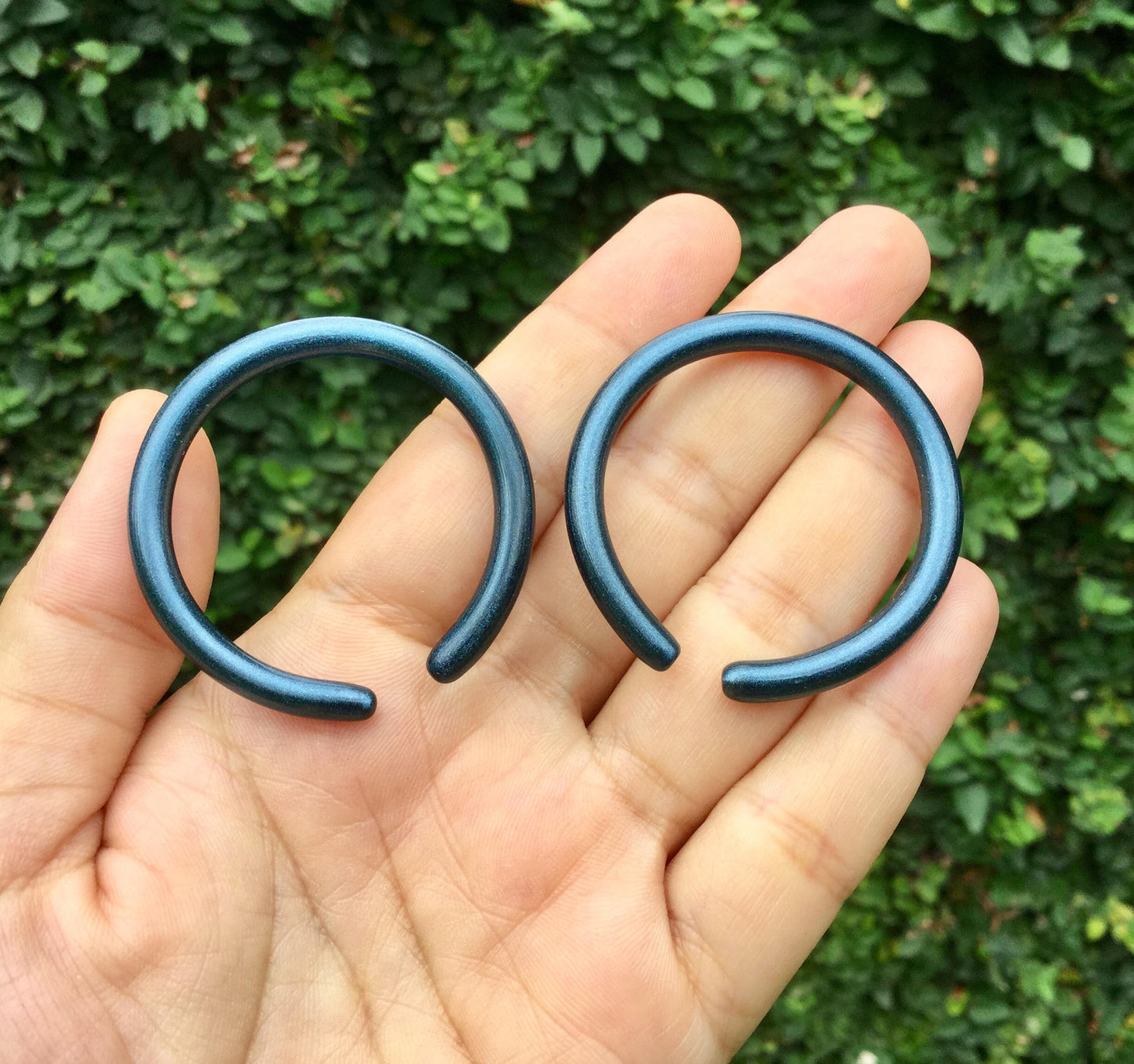 1 Pair (2 Pieces) Nirvana's Solid Unobtanium Glass Hoops