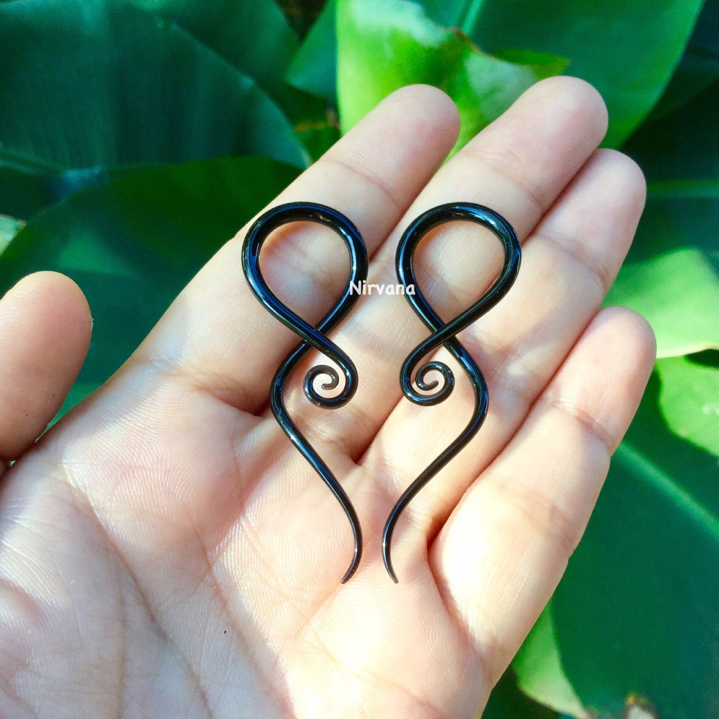 1 Pair (2 Pieces) Solid Black Note Spirals
