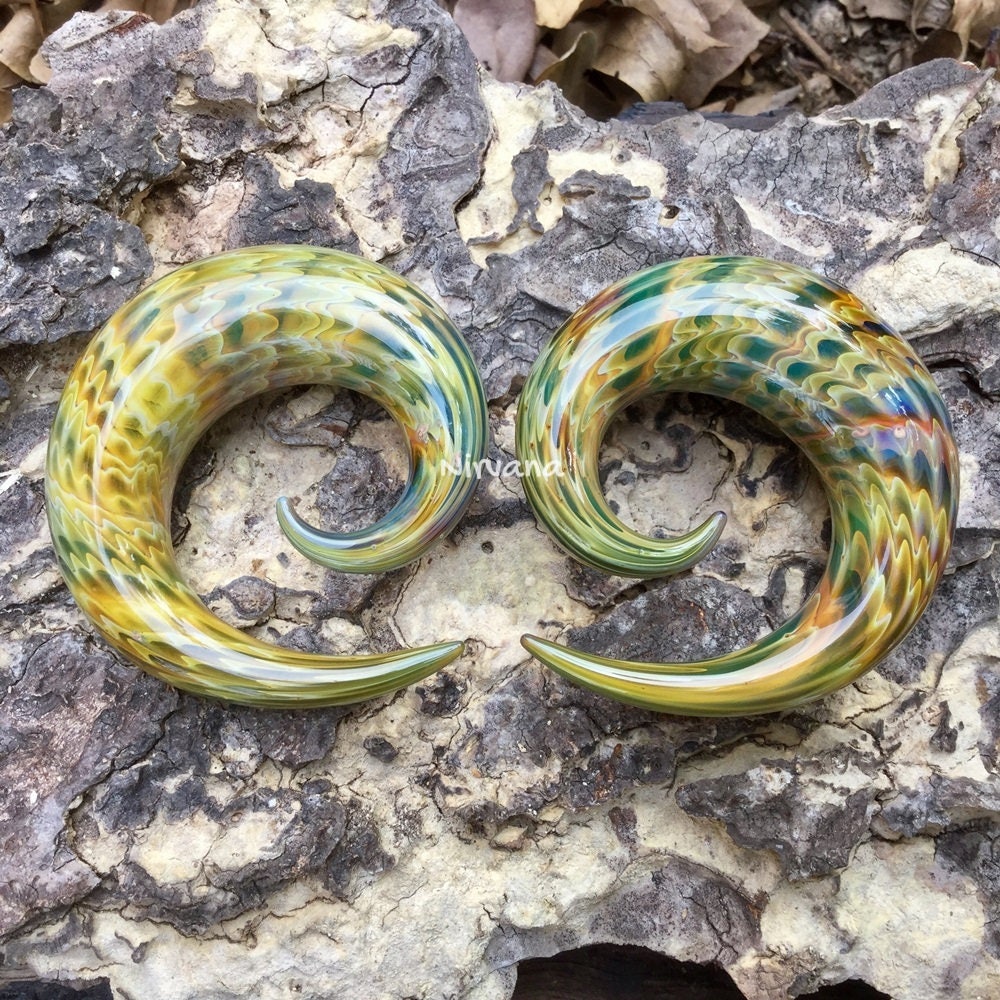 1 Pair (2 Pieces) Exotic Dark Green Earth Spiral Shapes