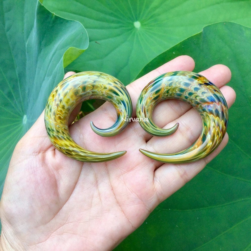 1 Pair (2 Pieces) Exotic Dark Green Earth Spiral Shapes