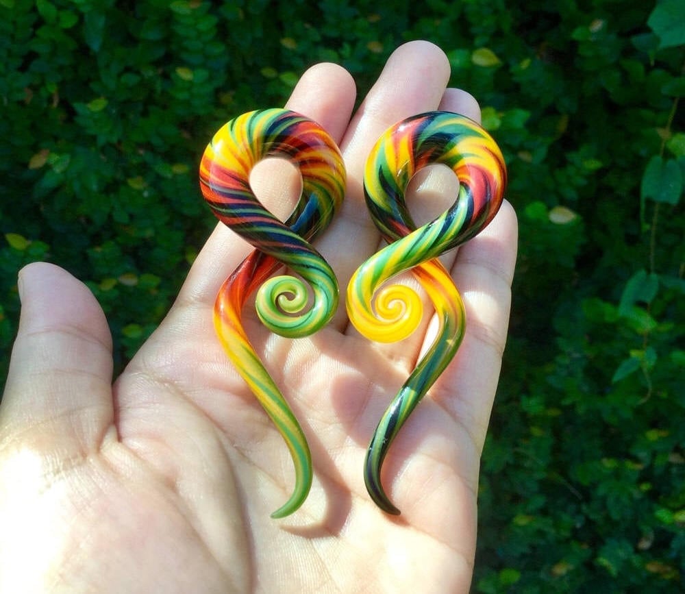 1 Pair (2 Pieces) Rasta Free-Style (Zig Zag) Glass Note Ear Shapes