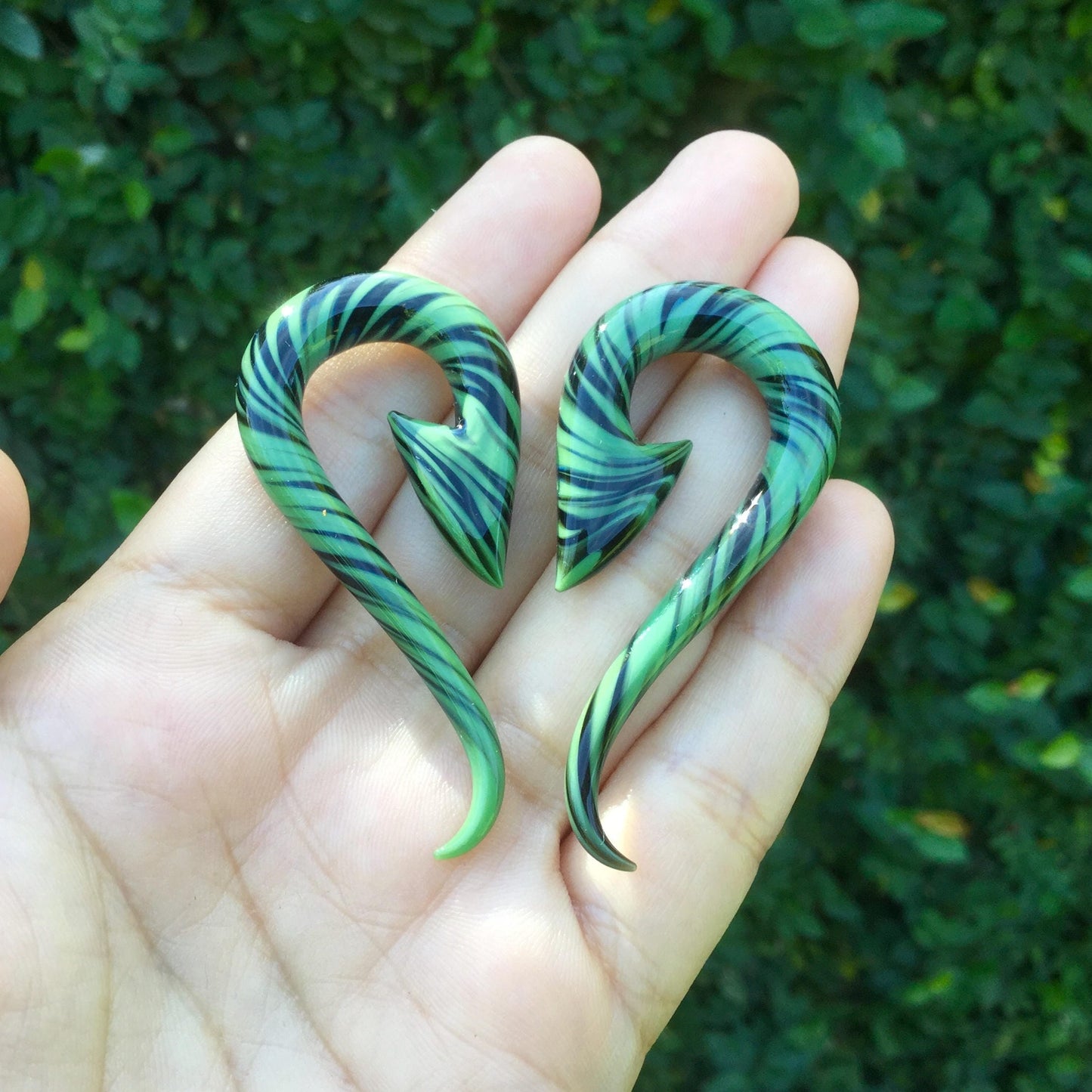 1 Pair (2 Pieces) Jade & Black Free-Style South Pacific Islands Glass Tribal Fish Hooks
