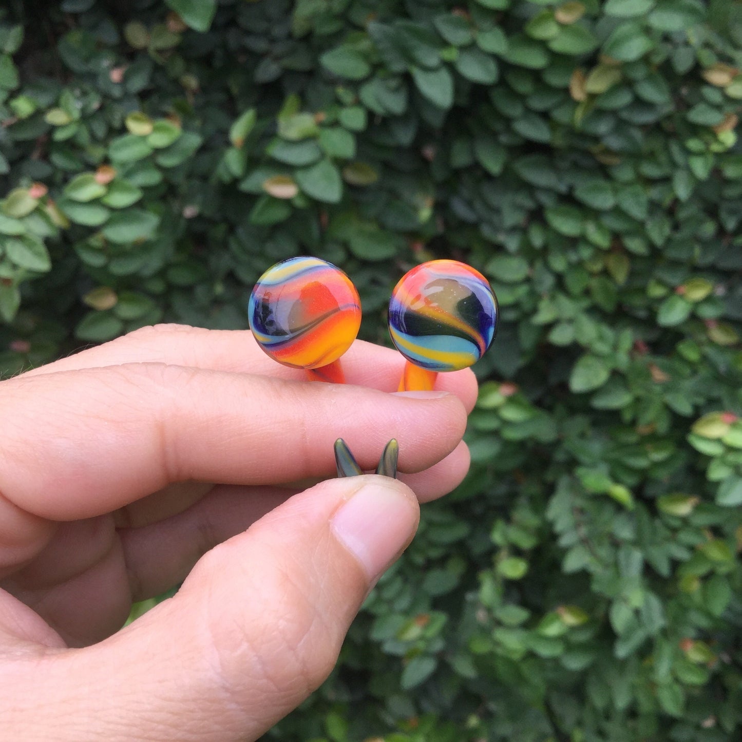1 Pair (2 Pieces) Rainbow Claws in the Free-Style Pattern