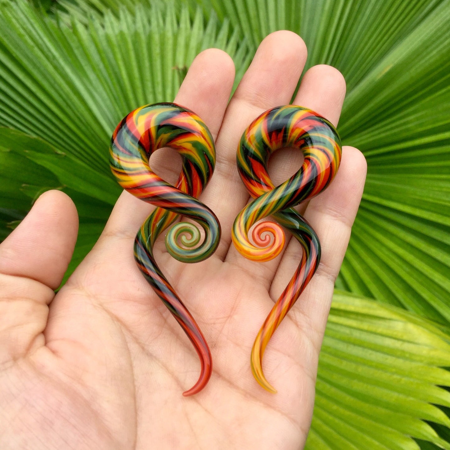 1 Pair (2 Pieces) Rasta Free-Style (Zig Zag) Glass Note Ear Shapes
