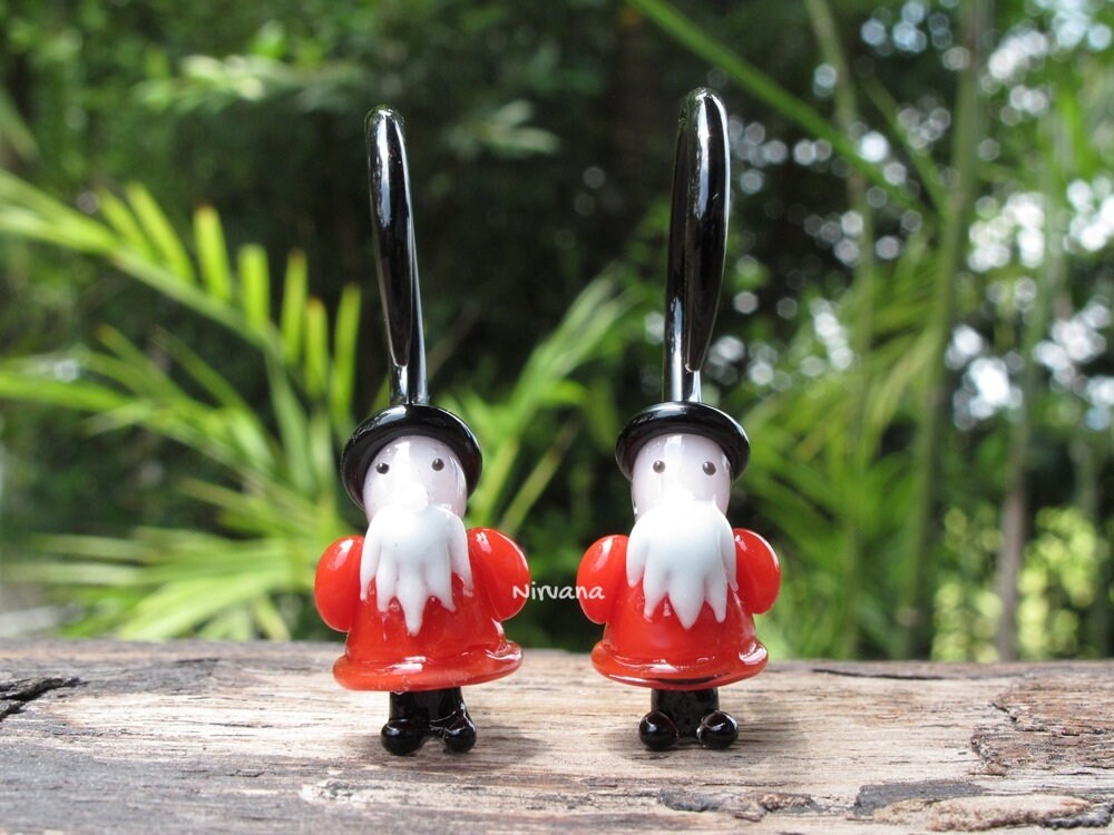 1 Pair (2 Pieces) Red Shirt Black Hat Gnome Claws