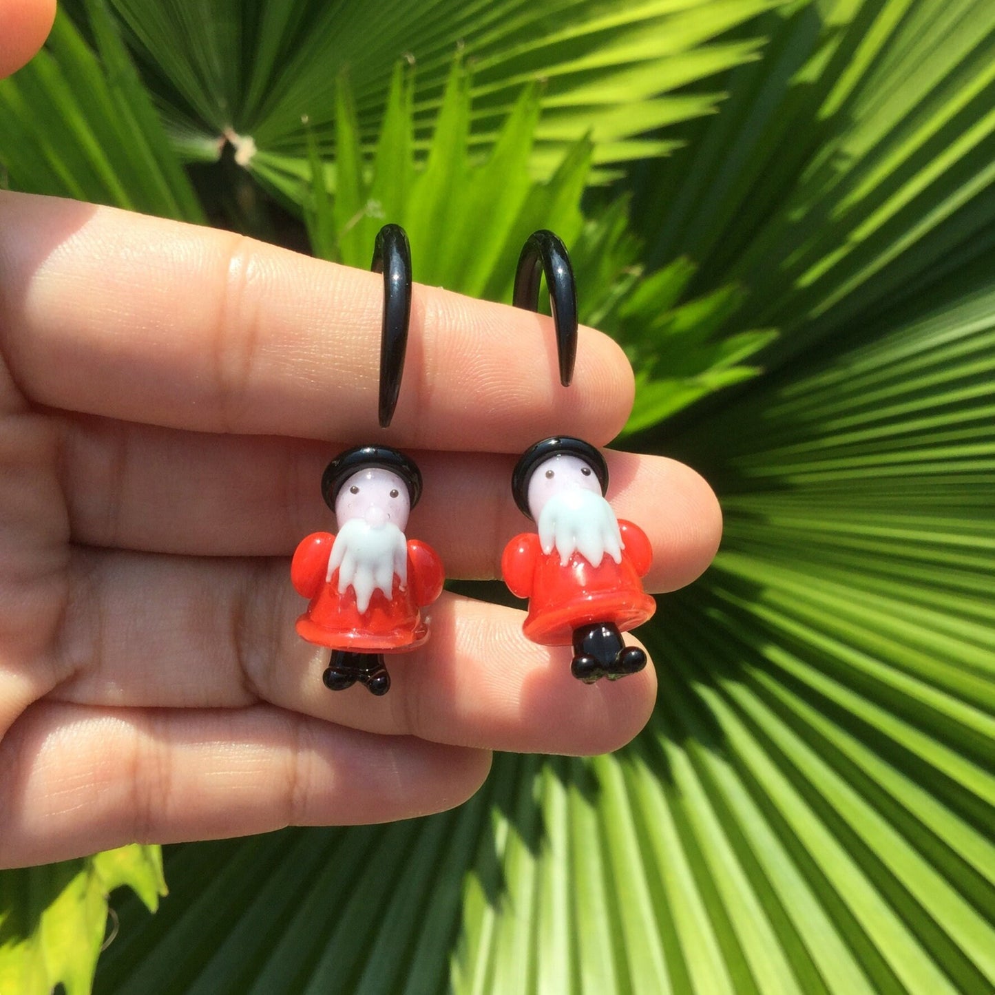 1 Pair (2 Pieces) Red Shirt Black Hat Gnome Claws