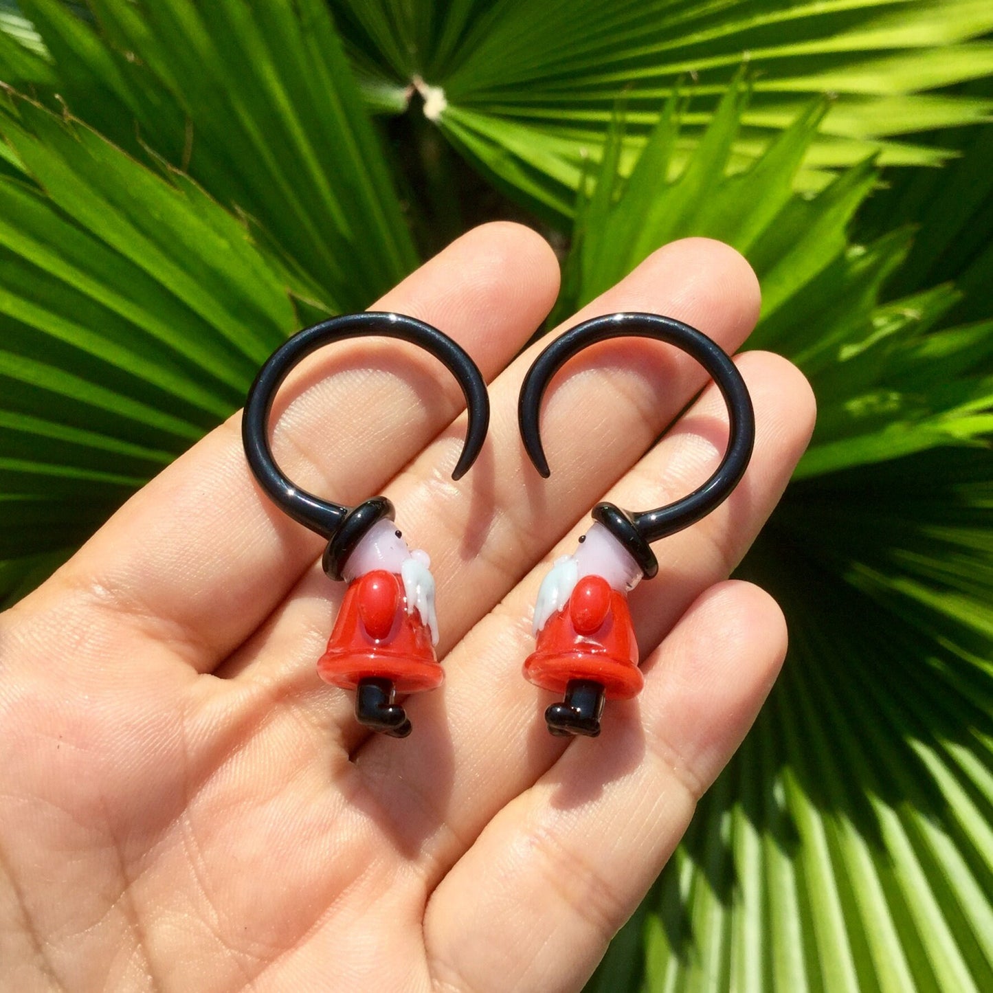 1 Pair (2 Pieces) Red Shirt Black Hat Gnome Claws