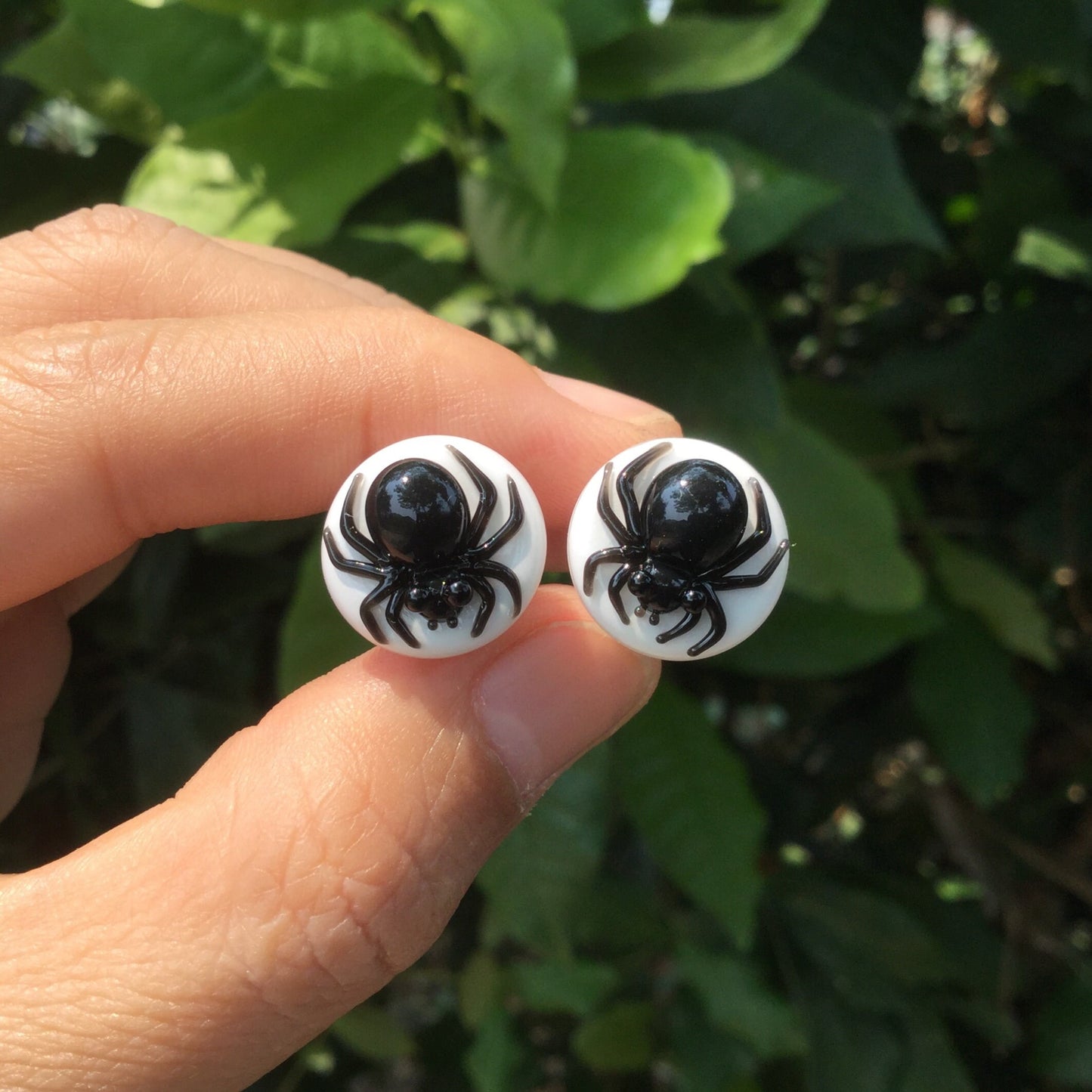 1 Pair (2 Pieces) Black Poison Spider on White Glass Plugs