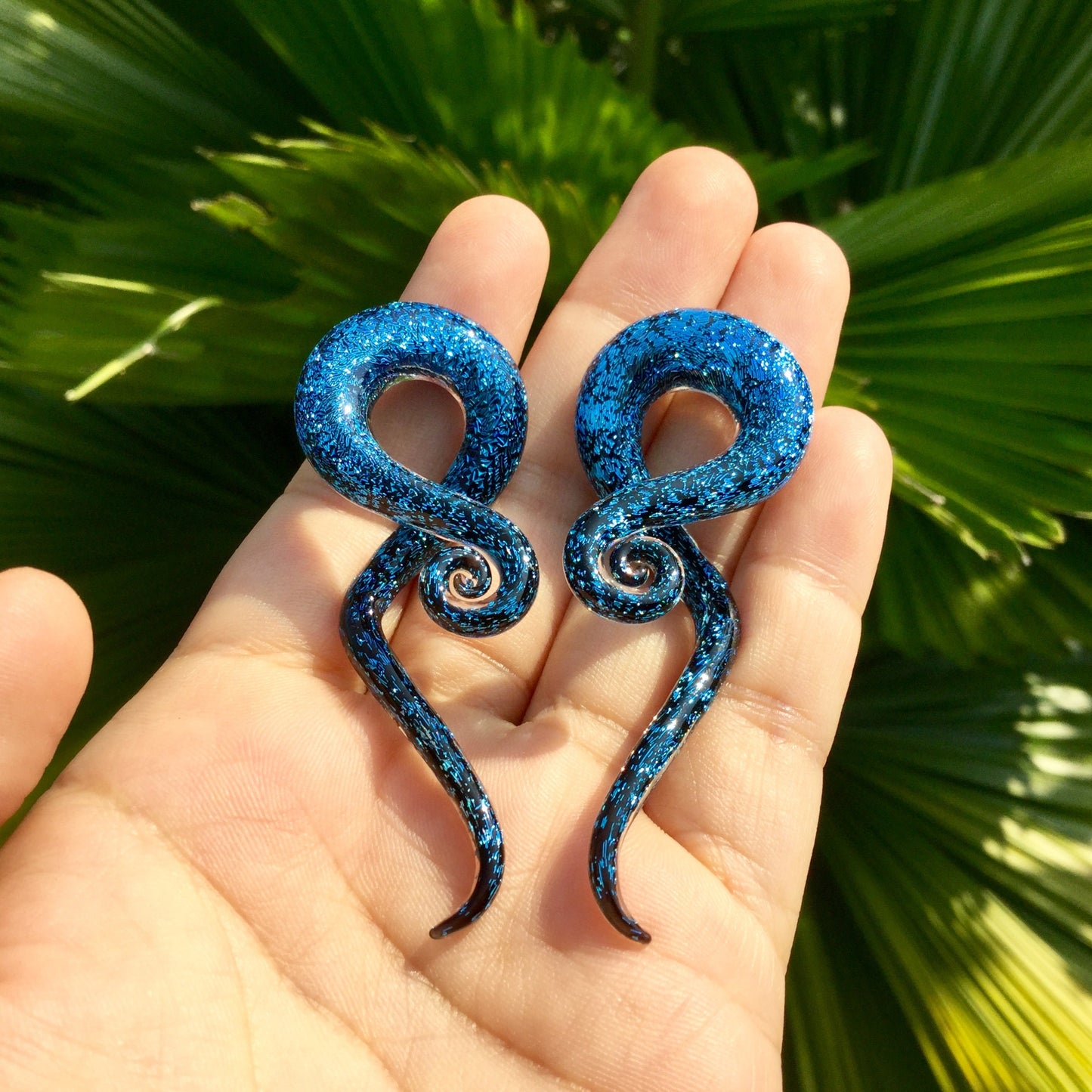 1 Pair (2 Pieces) Aqua Dichroic Glass Note Spirals