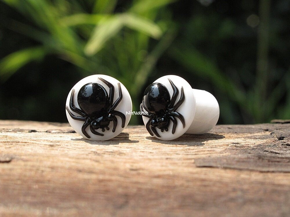 1 Pair (2 Pieces) Black Poison Spider on White Glass Plugs
