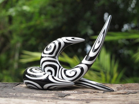 1 Pair (2 Pieces) Tribal Swirl Pattern Pyrex Glass Fish Hook Spirals