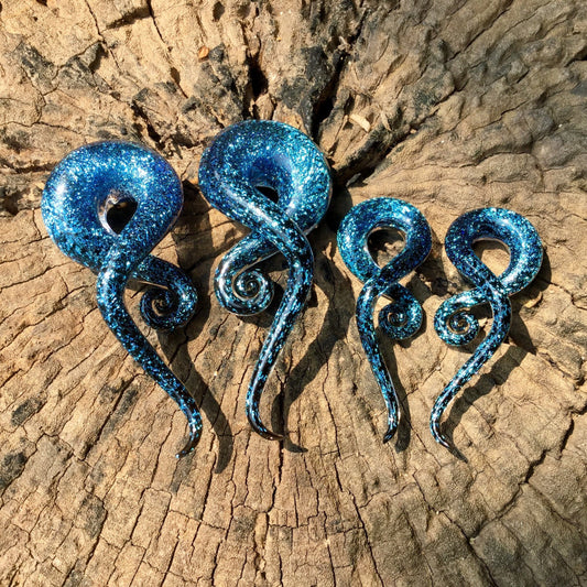 1 Pair (2 Pieces) Aqua Dichroic Glass Note Spirals