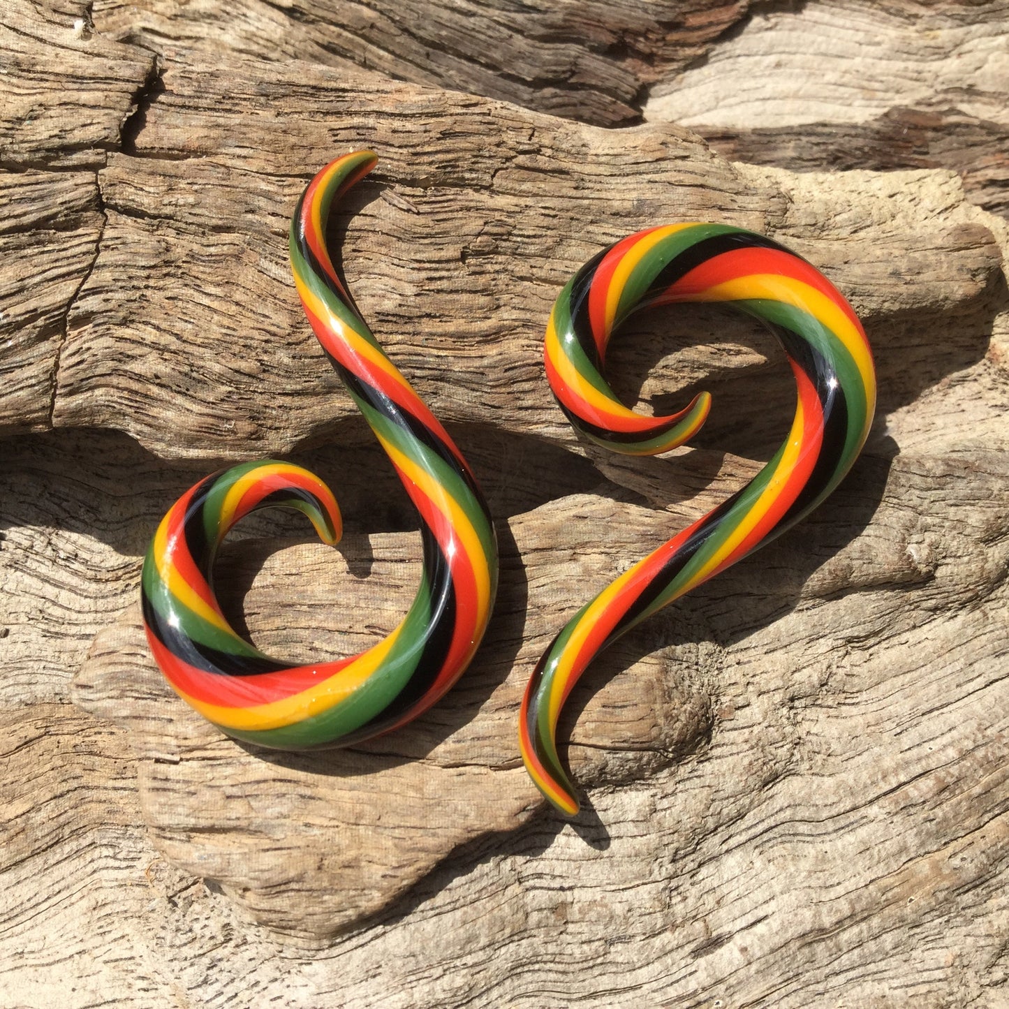 1 Pair (2 Pieces) Rasta Twist Thai Spirals Glass