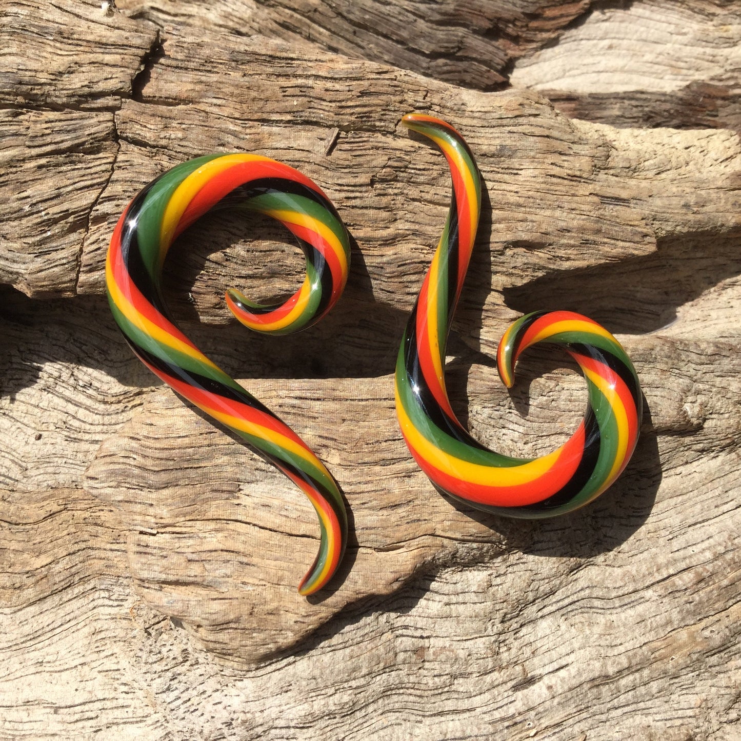1 Pair (2 Pieces) Rasta Twist Thai Spirals Glass