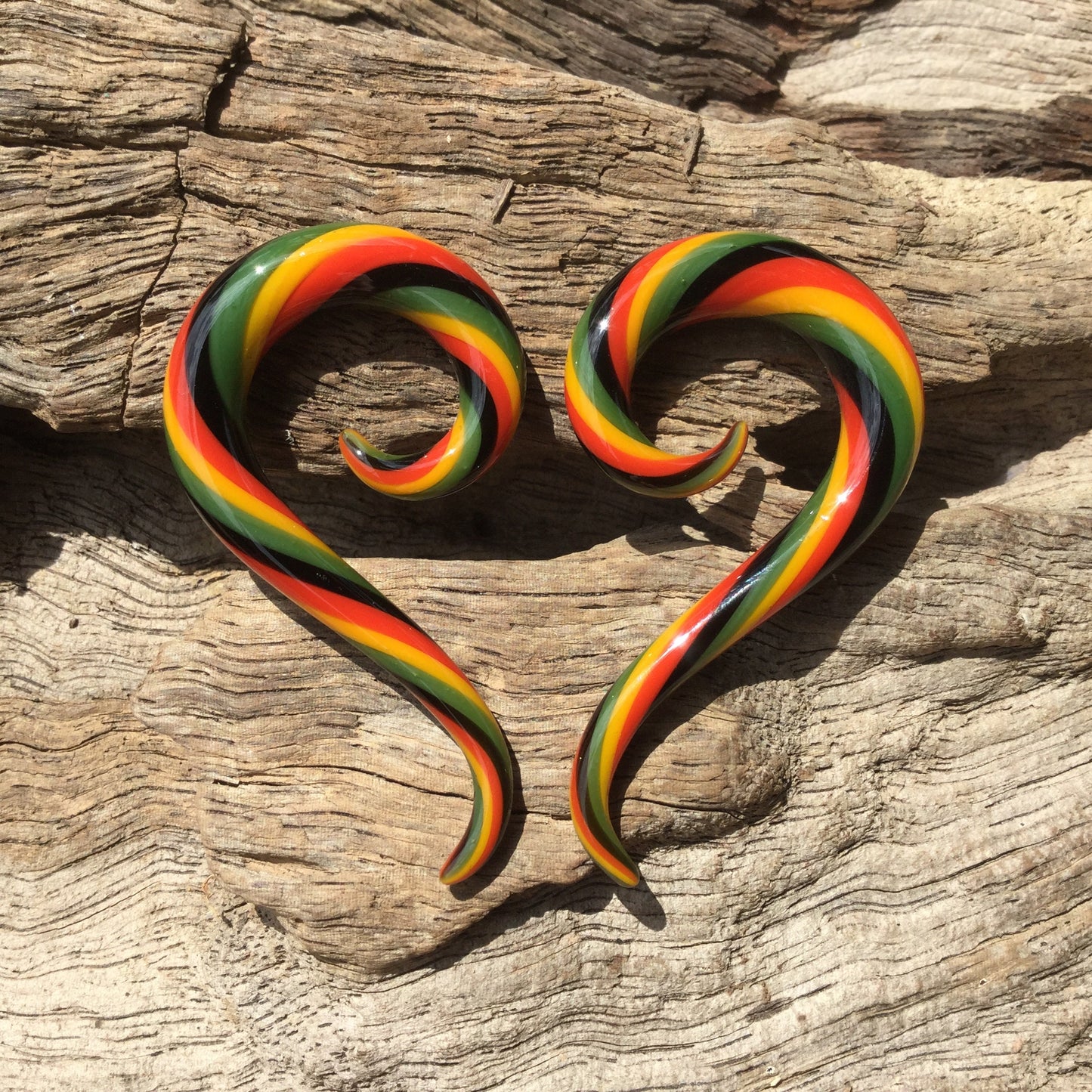 1 Pair (2 Pieces) Rasta Twist Thai Spirals Glass