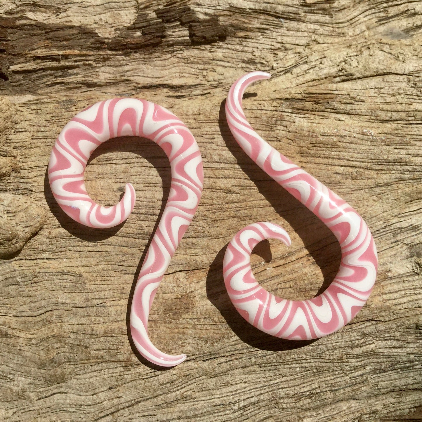 1 Pair (2 Pieces) Snake Pattern Thai Spirals Pyrex Glass