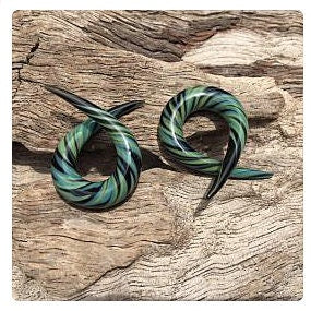 1 Pair (2 Pieces) Jade, Aqua & Black (Zig Zag) Free-Style Glass Single Twist Ear Shapes