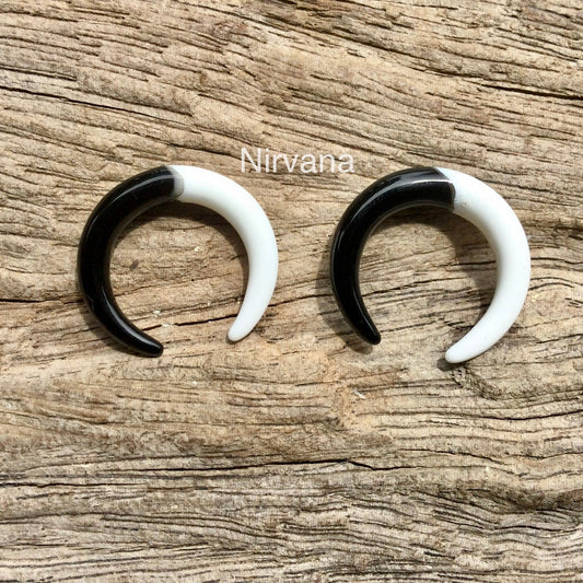 1 Pair (2 Pieces) Glass Half Black & Half White Septum Pinchers