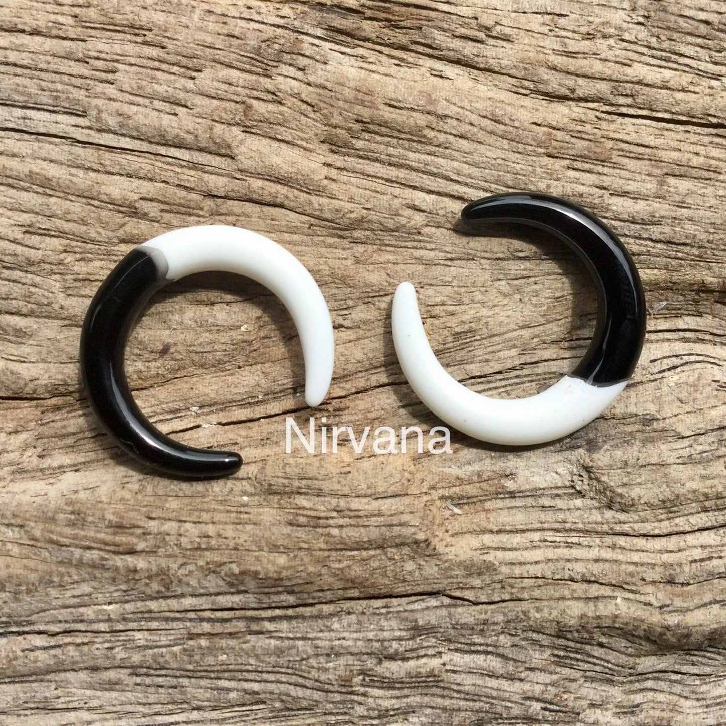 1 Pair (2 Pieces) Glass Half Black & Half White Septum Pinchers