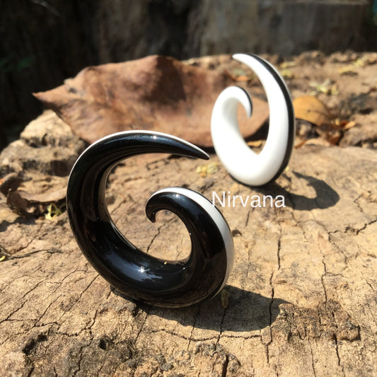 1 Pair (2 Pieces) Black & White Oreo Spirals - 1 Classic and 1 Reverse
